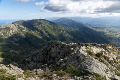 Vue au Sud depuis la Cima di Gratera Vue au Sud depuis la Cima di Gratera