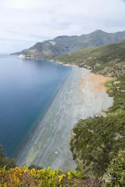 Plage de galets noirs Plage de galets noirs