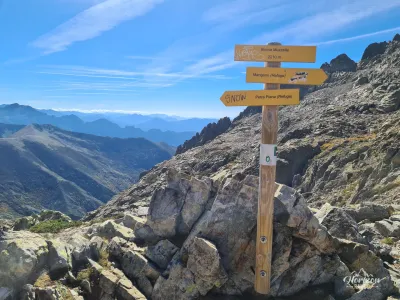 Panneau de direction depuis Bocca Muzzella Panneau de direction depuis Bocca Muzzella