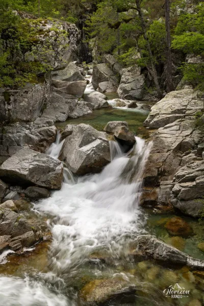 Cascades au niveau de la passerelle de Tolla