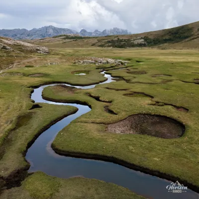 Pozzines du lac de Nino (vue drone) Pozzines du lac de Nino (vue drone)