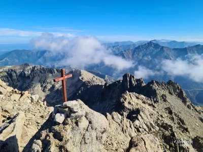 Croix sommitale du Monte Rotondo (2622 m) Croix sommitale du Monte Rotondo (2622 m)