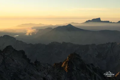 Vue vers le nord-ouest et le sommet caractéristrique de la Paglia Orba Vue vers le nord-ouest et le sommet caractéristrique de la Paglia Orba