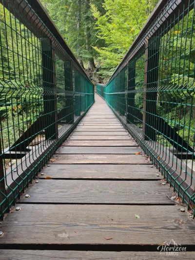Passerelle au dessus du ruisseau du Marmano Passerelle au dessus du ruisseau du Marmano