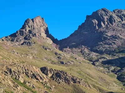 Le refuge de Ciottulu di i Mori aux pieds du Capu Tafunato et de la Paglia Orba Le refuge de Ciottulu di i Mori aux pieds du Capu Tafunato et de la Paglia Orba
