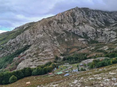 Refuge de l'Onda en contrebas