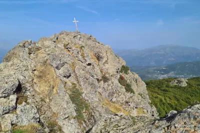 Croix sommitale du Monte San Petrone Croix sommitale du Monte San Petrone