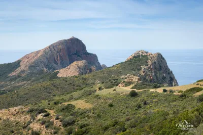 Vue au départ sur le Capo Rosso Vue au départ sur le Capo Rosso