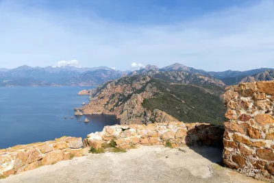 Capo Rosso depuis la Tour génois de Turghiu Capo Rosso depuis la Tour génois de Turghiu
