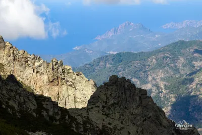 Monte Senino séparant les golfes de Porto et Girolata Monte Senino séparant les golfes de Porto et Girolata