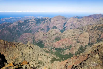 Magnifique palette de couleurs des massifs corses Magnifique palette de couleurs des massifs corses