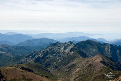 Vue au Sud depuis le sommet de la Paglia Orba Vue au Sud depuis le sommet de la Paglia Orba