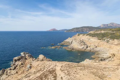 Golfe de Chiuni, et le capo rosso en dernier plan Golfe de Chiuni, et le capo rosso en dernier plan