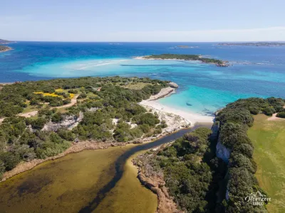 Plage du petit Sperone (vue drone) Plage du petit Sperone (vue drone)