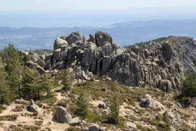 Vue au sud-est depuis le sommet