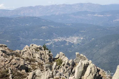 Vue au nord-ouest au sommet