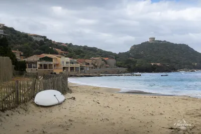 Plage et tour génoise de Campomoro Plage et tour génoise de Campomoro