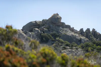 À l'abri du Lion de Roccapina...