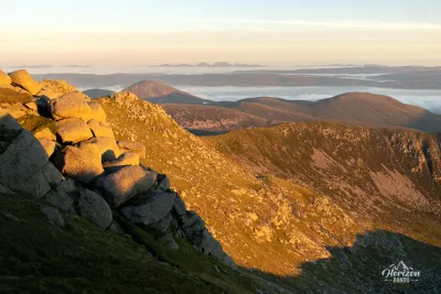 Vue à l'ouest, l'ile de Jura au loin Vue à l'ouest, l'ile de Jura au loin