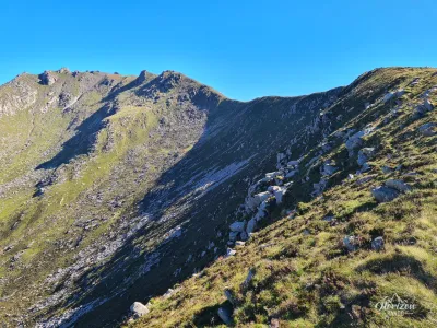 Sentier de crête jusqu'au sommet de Caisteal Abhail Sentier de crête jusqu'au sommet de Caisteal Abhail