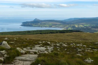 Vue au sud vers Brodick lors de l'ascension Vue au sud vers Brodick lors de l'ascension