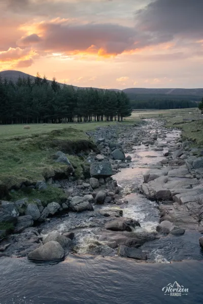 Rivière Muick au coucher de soleil Rivière Muick au coucher de soleil