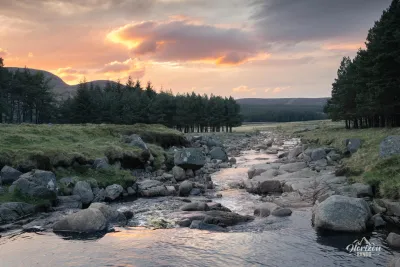 Rivière Muick au coucher de soleil Rivière Muick au coucher de soleil