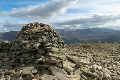 Cairn au sommet de Meall a' Bhuachaille Cairn au sommet de Meall a' Bhuachaille