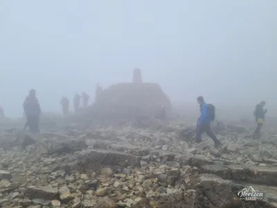 Sommet de Ben Nevis sous les nuages Sommet de Ben Nevis sous les nuages