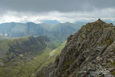 Stob Coire Sgreamhach sur la droite