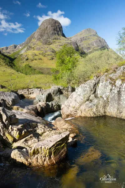 Point de vue des Three Sisters of Glencoe en continuant légèrement sur l'A82 vers l'est