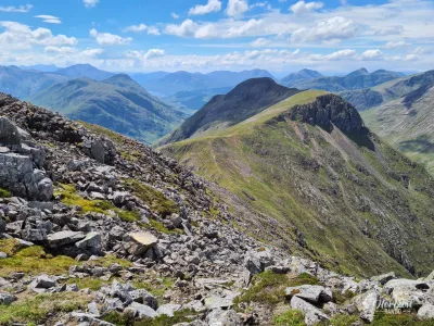Le sentier de crête restant à parcourir pour rejoindre Stob na Bròige