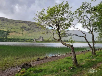 Le château de Kilchurn depuis la rive opposée du Loch Awe Le château de Kilchurn depuis la rive opposée du Loch Awe