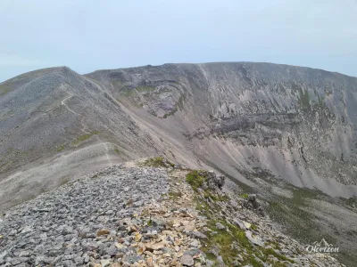 Le sentier est très rocailleux Le sentier est très rocailleux