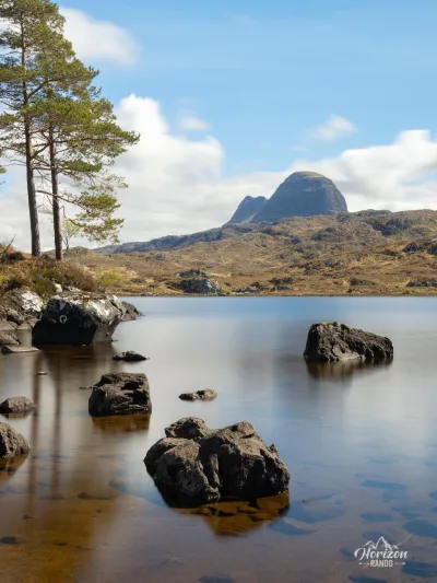 Loch Druim Suardalain et Suilven en arrière plan Loch Druim Suardalain et Suilven en arrière plan