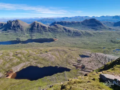 Vue à l'est depuis le sommet principal de Beinn Alligin, Sgùrr Mhòr Vue à l'est depuis le sommet principal de Beinn Alligin, Sgùrr Mhòr