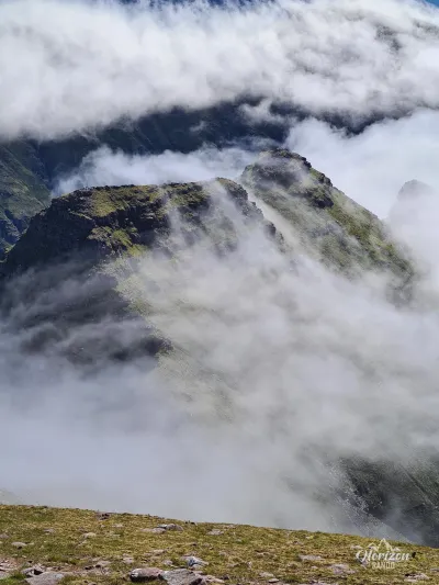 Horns of Alligin dans les nuages Horns of Alligin dans les nuages