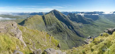 Panorama de Beinn Alligin : Sgùrr Mhòr et les trois Horns of Alligin Panorama de Beinn Alligin : Sgùrr Mhòr et les trois Horns of Alligin