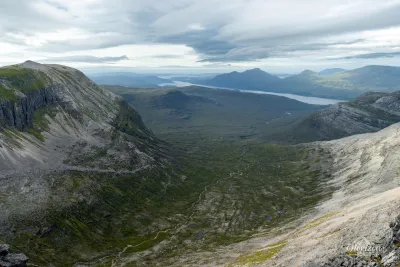 Loch Maree depuis la crête de Beinn Eighe Loch Maree depuis la crête de Beinn Eighe