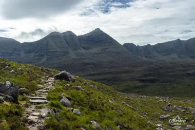 Liathach, l'une des montagnes emblématiques de la vallée de Torridon Liathach, l'une des montagnes emblématiques de la vallée de Torridon