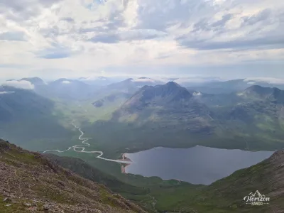 Loch na Sealga et Beinn Dearg Mhor Loch na Sealga et Beinn Dearg Mhor