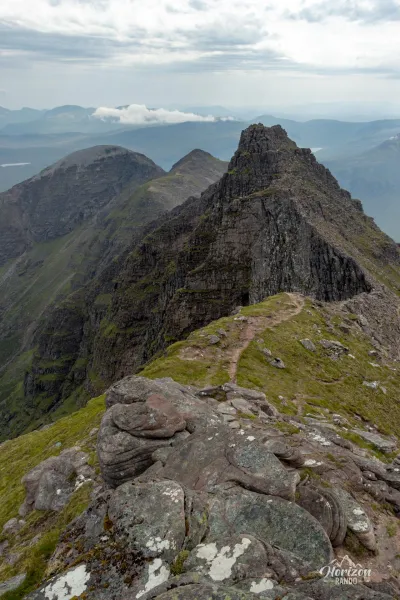 Crête de An Teallach depuis le sommet de Sgùrr Fiòna Crête de An Teallach depuis le sommet de Sgùrr Fiòna