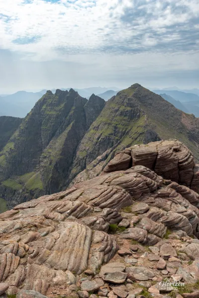 An Teallach et en premier plan du magnifique grès torridonien An Teallach et en premier plan du magnifique grès torridonien
