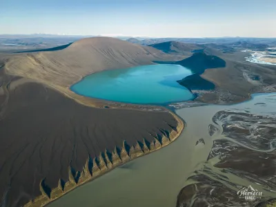 Lac de Skyggnisvatn (vue drone)