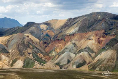 Des montagnes colorées tout au long de l'itinéraire