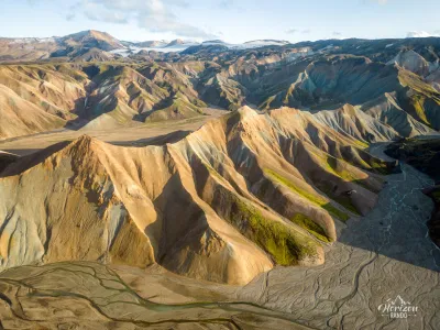 Landmannalaugar (vue drone) Landmannalaugar (vue drone)