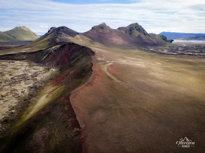 Landmannalaugar (vue drone) Landmannalaugar (vue drone)