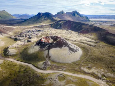 Cratère de Stútur (vue drone) Cratère de Stútur (vue drone)