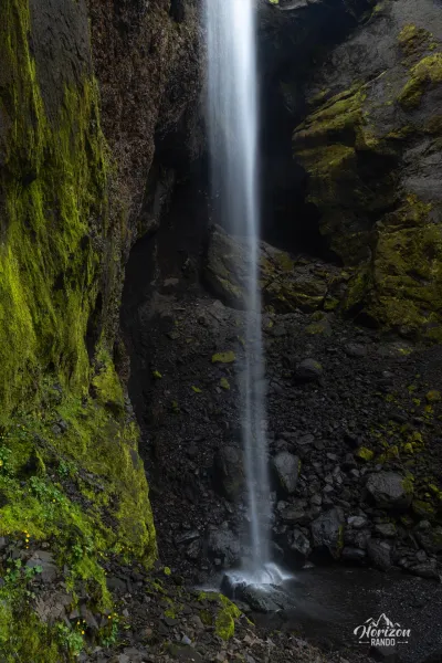 Chute d'eau au fond du premier canyon Chute d'eau au fond du premier canyon