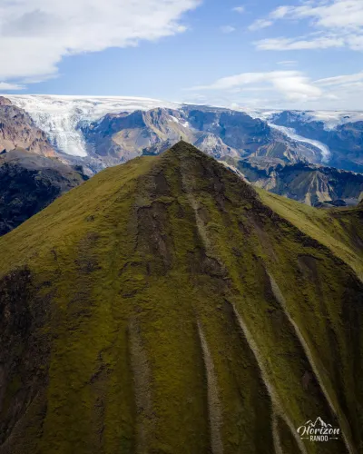 Pyramide de Rjúpnafell et Myrdalsjökull (vue drone) Pyramide de Rjúpnafell et Myrdalsjökull (vue drone)